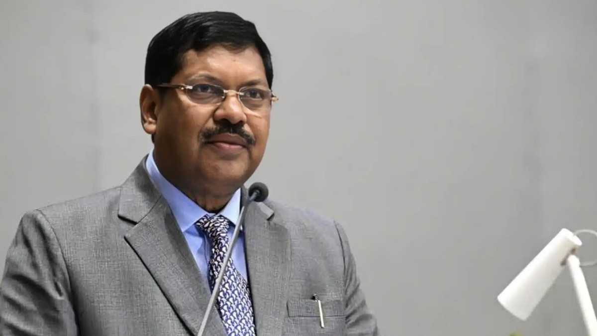 CJI पर जूता फेंकने वाले वकील राकेश किशोर की सुप्रीम कोर्ट सदस्यता रद्द, अब नहीं कर पाएंगे प्रैक्टिस