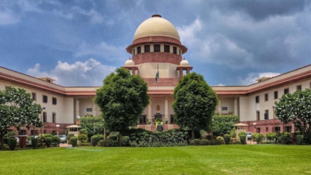 सुप्रीम कोर्ट का ऐतिहासिक फैसला – अब सेवामुक्त नहीं, सेवा में कार्यरत जज भी ‘बार कोटा’ से बन सकेंगे जिला जज 29 सुप्रीम कोर्ट का ऐतिहासिक फैसला – सेवाधीन जज भी अब बार कोटा से जिला जज बनने के पात्र