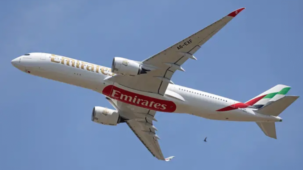 अब Emirates फ्लाइट में नहीं चार्ज कर पाएंगे फोन-लैपटॉप, पावर बैंक पर बैन लागू 30 Emirates फ्लाइट में फोन-लैपटॉप चार्जिंग पर बैन, 1 अक्टूबर 2025 से नया नियम लागू