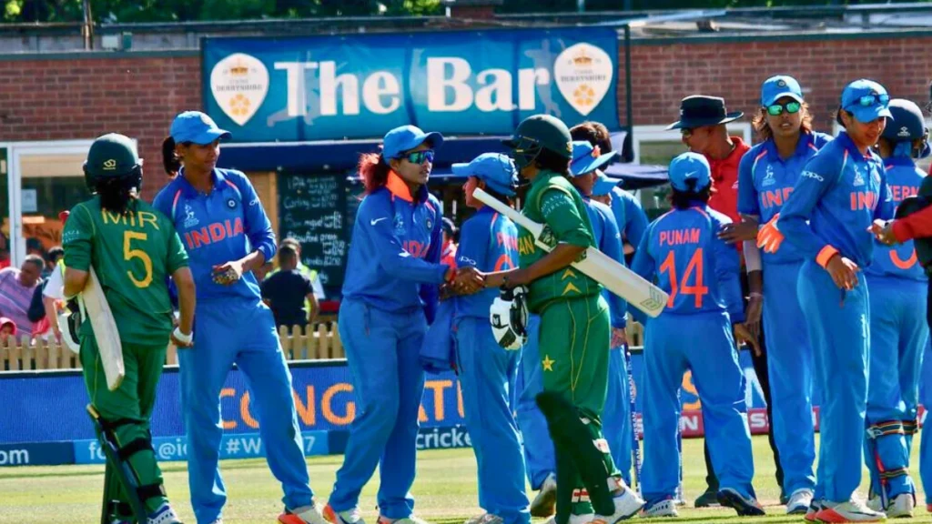 वर्ल्ड कप में भारत-पाक महिला मैच से पहले उठे हैंडशेक पर सवाल BCCI का बड़ा बयान 29 भारत-पाक महिला वर्ल्ड कप मैच में हैंडशेक को लेकर BCCI का बड़ा बयान