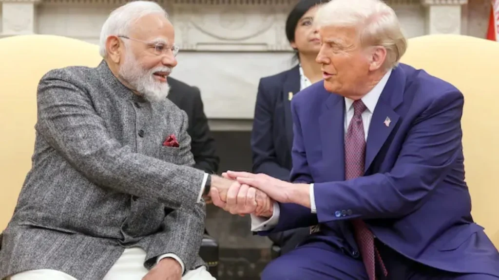 मुंबई में दिखी भारत-यूके की संगीत साझेदारी, पीएम मोदी और ब्रिटिश पीएम स्टार्मर ने सुना अरिजीत सिंह और एड शीरन का ‘Sapphire’ 29 और भी पढ़ें : “किसी और के बेटे को इक्विपमेंट देकर देखो” – रजत बेदी ने आर्यन खान पर बोले बड़े दिल की बातें
