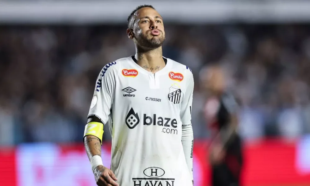 Neymar celebrates Santos victory over Corinthians at Vila Belmiro | Dainik Diary