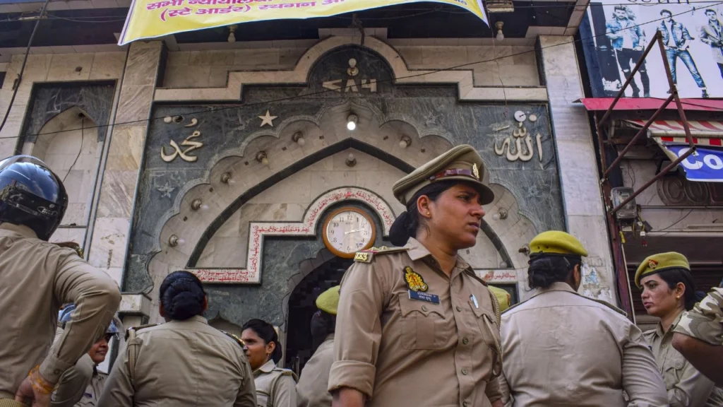 कटक में 36 घंटे का कर्फ्यू और इंटरनेट बंद हिंसा के बाद सड़कों पर सन्नाटा और भारी पुलिस तैनाती