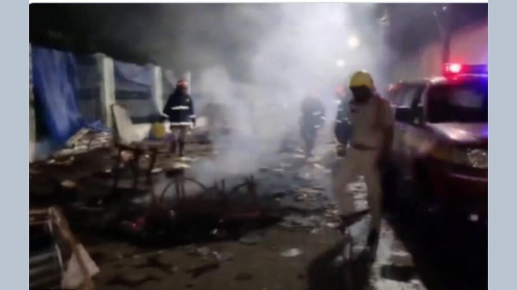 कटक में दुर्गा विसर्जन के दौरान भड़की हिंसा के बाद पुलिस और RAF का फ्लैग मार्च