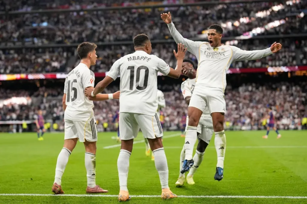 एल क्लासिको में रियल मैड्रिड की शानदार वापसी – एमबाप्पे और बेलिंघम के गोल से बार्सिलोना को 2-1 से हराया 32 real madrid jpg