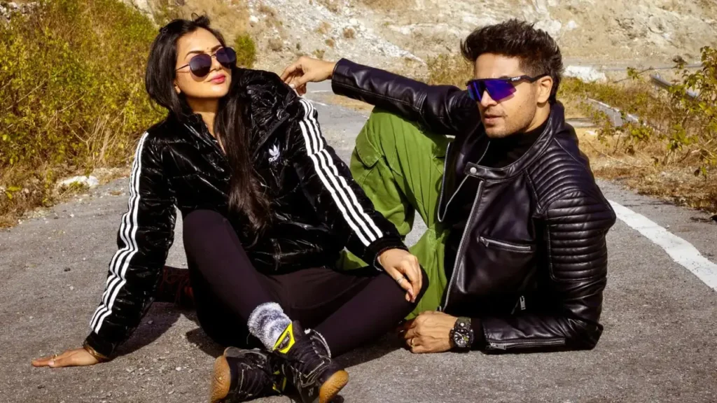 Bigg Boss 19 में Viral हुआ Gaurav Khanna का रोमांटिक पल, लेकिन आखिर कौन हैं उनकी पत्नी Akanksha Chamola? 29 Bigg Boss 19: Gaurav Khanna का वायरल Romantic Moment, जानिए कौन हैं उनकी पत्नी Akanksha Chamola | Dainik Diary