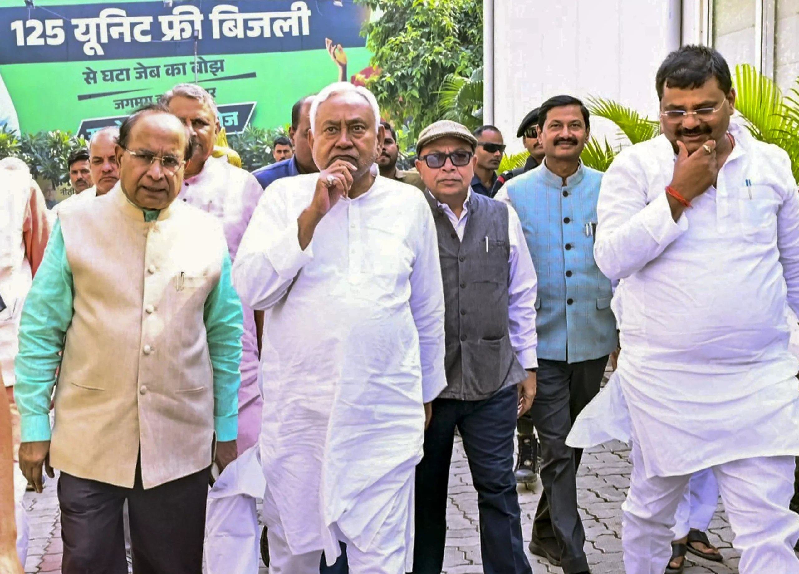 Bihar Exit Poll 2025: NDA Leads in 11 Polls, Mahagathbandhan Trails | Full Analysis | Dainik Diary