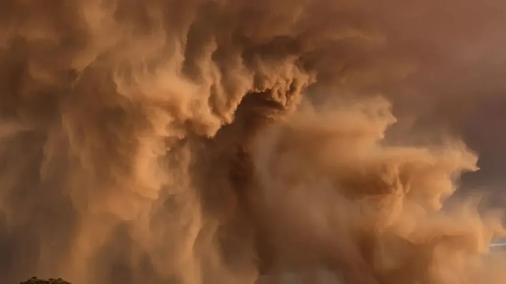 Australia Storm Warning 2025 Severe Weather Hits East Coast with Giant Hail and Strong Winds | Dainik Diary