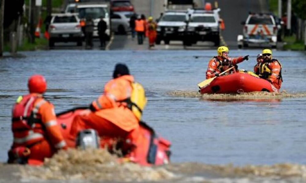 Australia Storm Warning 2025 Severe Weather Hits East Coast with Giant Hail and Strong Winds | Dainik Diary