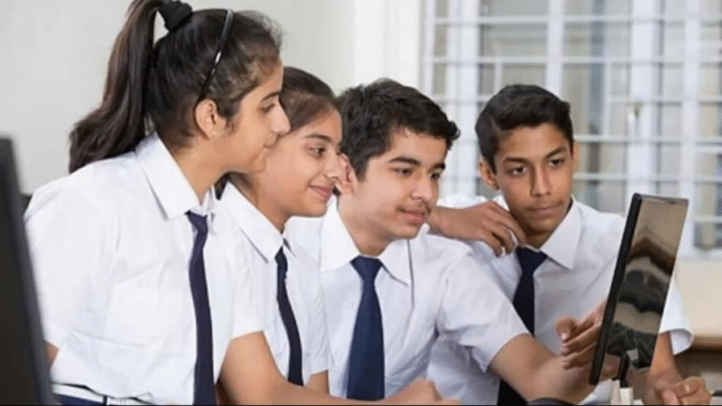 Maharashtra Board Exam 2025 Datesheet जारी: जानिए 10वीं और 12वीं बोर्ड परीक्षा की पूरी टाइमटेबल 32 Maharashtra Board Exam 2025 की डेटशीट जारी — 10वीं की परीक्षा 20 फरवरी से और 12वीं की परीक्षा 10 फरवरी से शुरू।