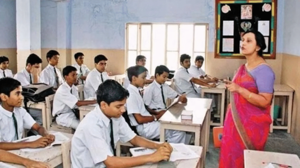 दिल्ली के शिक्षा मंत्री आशीष सूद ने गैर-अनुरूपित क्षेत्रों के निजी स्कूलों को मान्यता देने का ऐतिहासिक ऐलान किया।