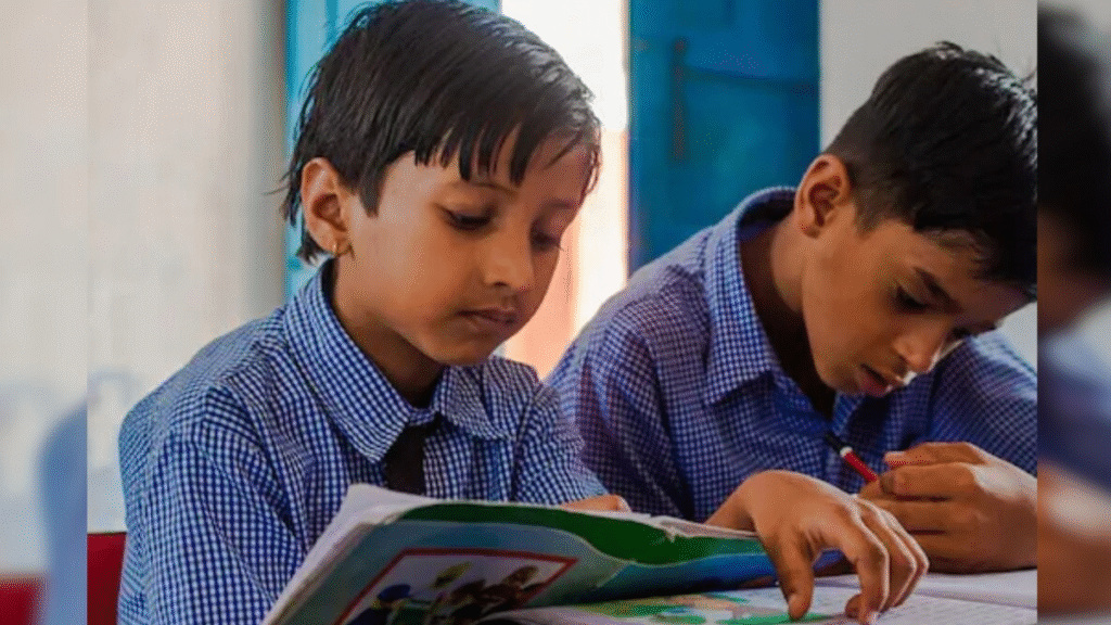 दिल्ली के शिक्षा मंत्री आशीष सूद ने गैर-अनुरूपित क्षेत्रों के निजी स्कूलों को मान्यता देने का ऐतिहासिक ऐलान किया।