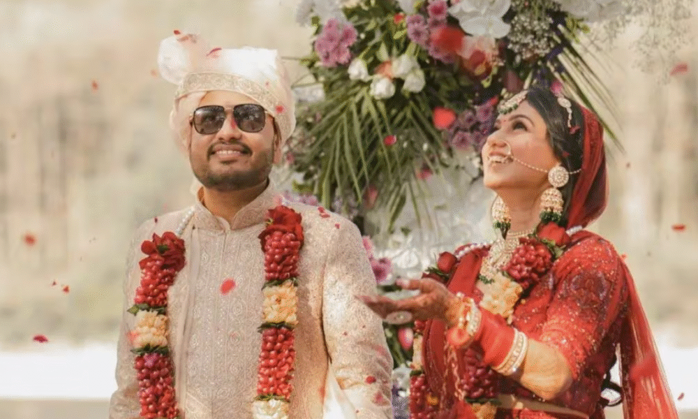 PhysicsWallah IPO लिस्टिंग में अलख पांडे के साथ फ्रंट-रो में नजर आईं उनकी पत्नी शिवानी दुबे, 33% प्रीमियम पर लिस्ट हुआ शेयर