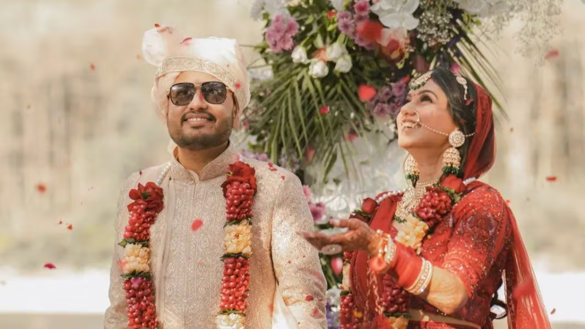 PhysicsWallah IPO लिस्टिंग में अलख पांडे के साथ फ्रंट-रो में नजर आईं उनकी पत्नी शिवानी दुबे, 33% प्रीमियम पर लिस्ट हुआ शेयर