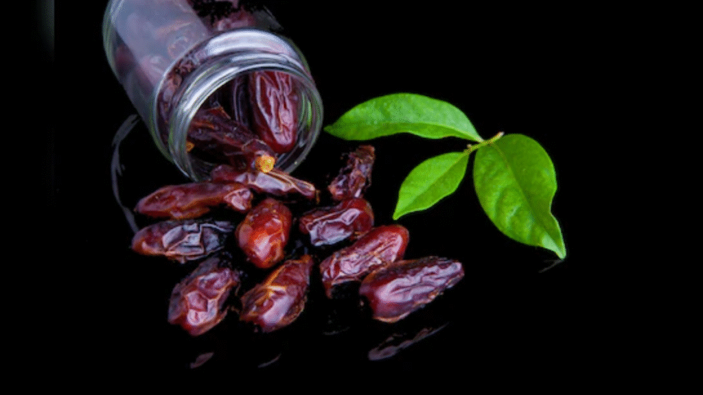 खाली पेट सुबह 2 खजूर खाने से ऊर्जा, पाचन और इम्युनिटी को कई तरह के फायदे मिलते हैं