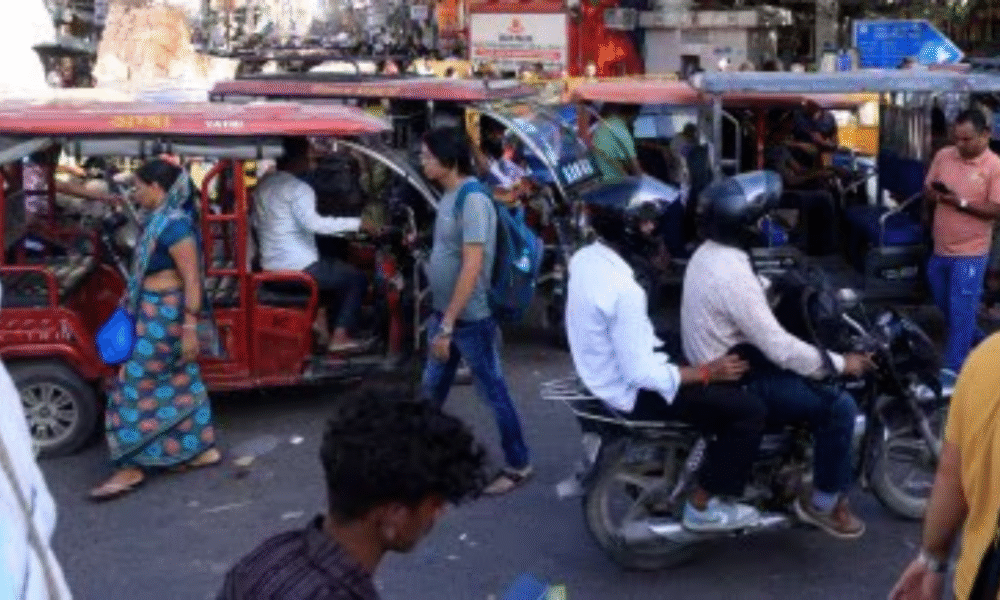 दिल्ली के बुराड़ी में दर्दनाक हादसा: 5 साल के बच्चे ने गलती से चलाई ई-रिक्शा, 2 साल के चचेरे भाई की मौत