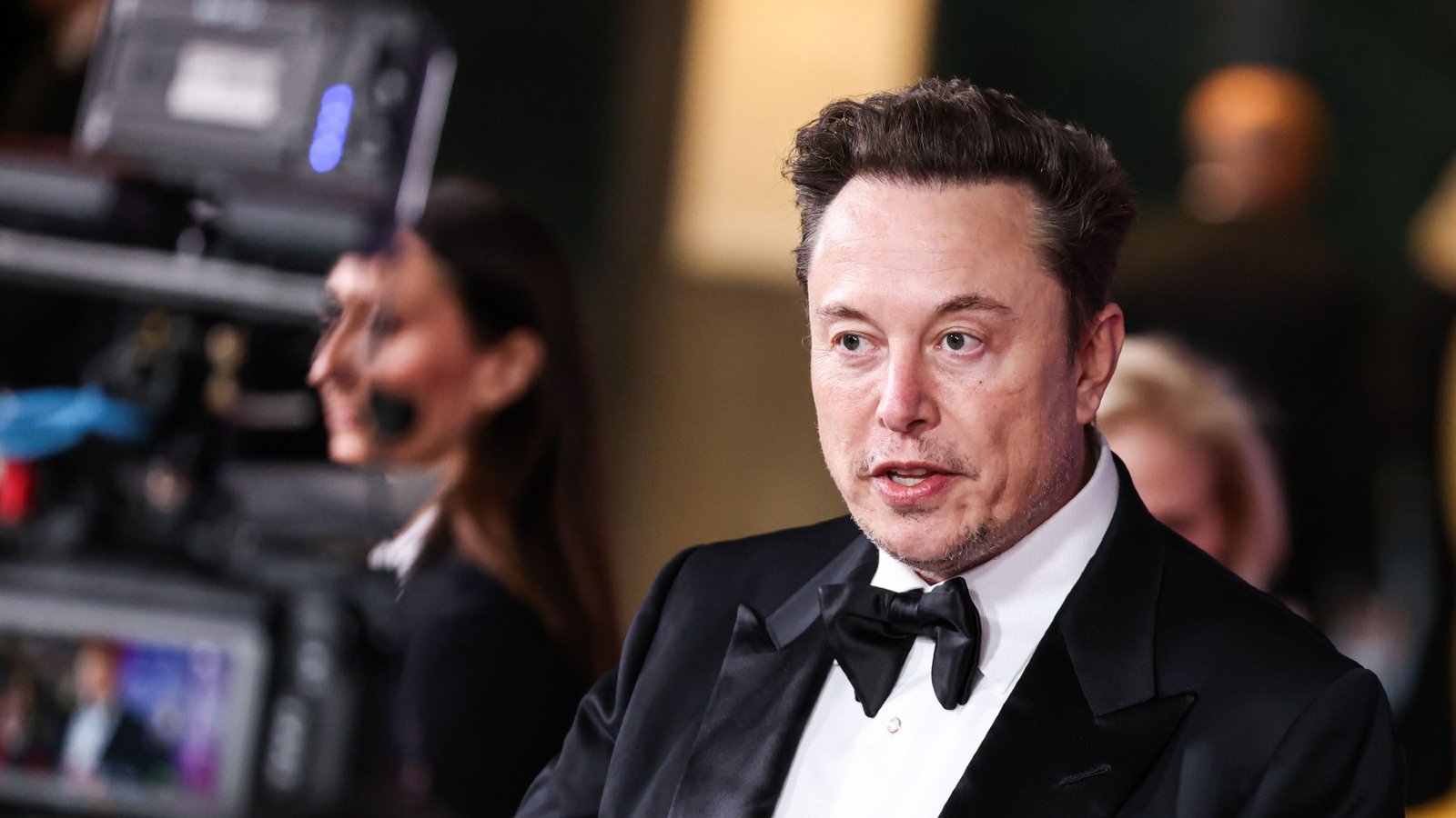 एलन मस्क का 1 ट्रिलियन डॉलर सैलरी पैकेज कई देशों की GDP से बड़ा