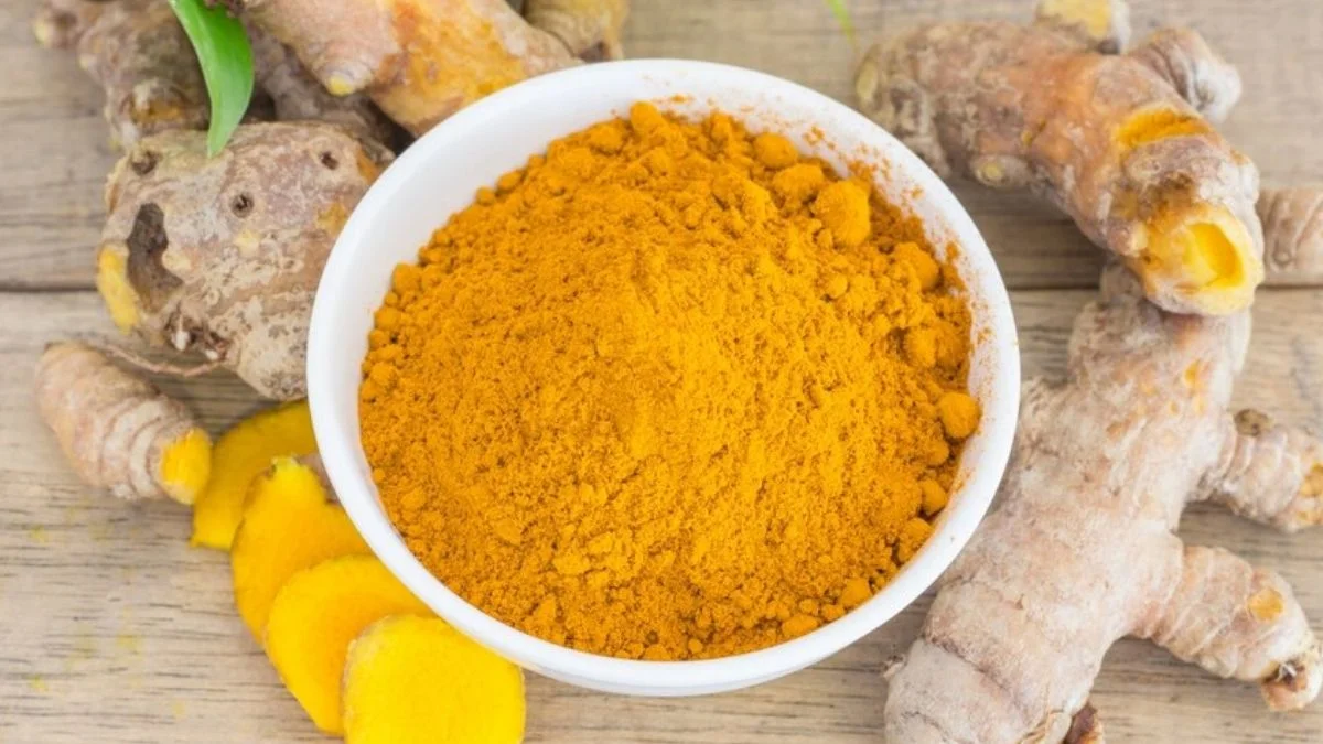 Turmeric Shot Benefits: हर सुबह हल्दी शॉट पीने से क्या होता है? जानिए फायदे और खतरे