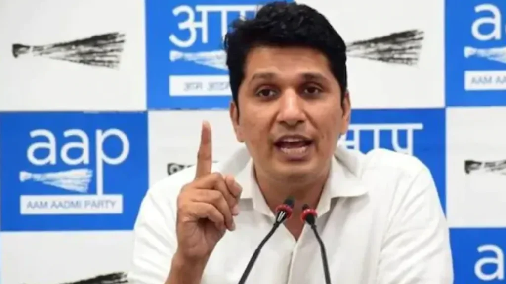 JD Vance से सवाल पूछती भारतीय मूल की छात्रा — AAP नेता सौरभ भारद्वाज बोले, “यही है असली लोकतंत्र, जहां माइक नहीं छीना गया।”