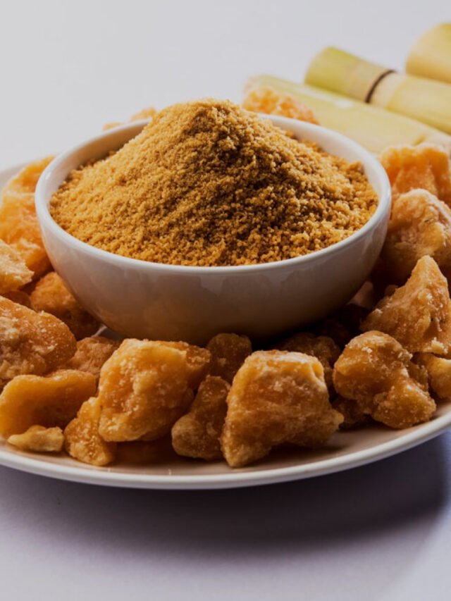 जानिए क्यों खाना खाने के बाद गुड़ खाना है फायदेमंद