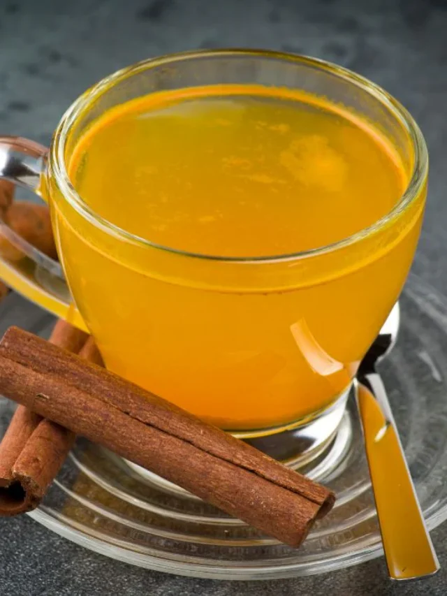 रोज़ाना हल्दी वाला पानी पीने से होंगे हैरान करने वाले फायदे