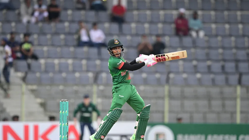 बांग्लादेश के खिलाफ आयरलैंड की उम्मीदों पर देर से लगे झटके, पहले दिन 270/8 पर रुकी पारी 30 सिलहट टेस्ट के पहले दिन आयरलैंड के पॉल स्टर्लिंग और केड कार्माइकल की अर्धशतकीय पारियों के बावजूद बांग्लादेश ने देर से झटके देकर मैच में वापसी की।