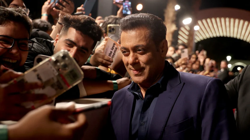 Salman Khan reveals he hasn’t dined out in 25 years at Red Sea Festival | Dainik Diary