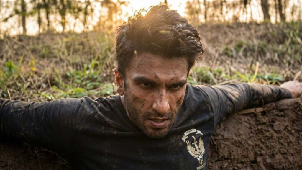 Dhurandhar के एक सीन में Ranveer Singh, बॉक्स ऑफिस पर फिल्म का दबदबा कायम