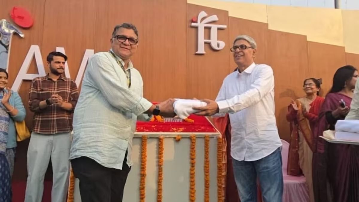 15 करोड़ की किताब! पटना बुक फेयर में दिखी दुनिया की सबसे महंगी रचना—क्या है इसमें खास?