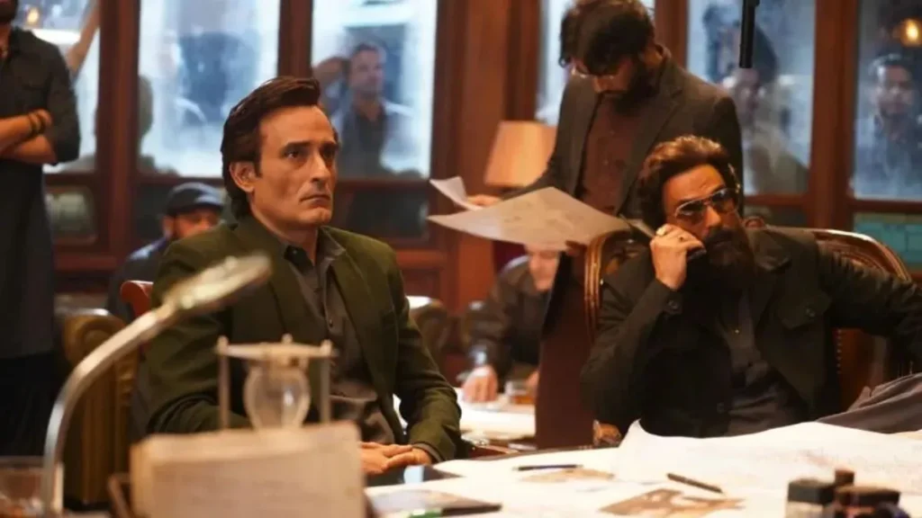 Dhurandhar के गाने FA9LA में Akshaye Khanna का वायरल डांस, जिस पर Yami Gautam ने भी दिया रिएक्शन