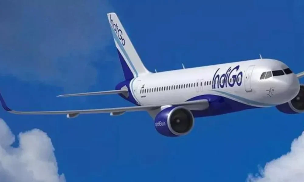 “IndiGo की उड़ानें रद्द—जम्मू और श्रीनगर में यात्रियों की मुश्किलें बढ़ीं, टिकट दाम रिकॉर्ड स्तर पर।”