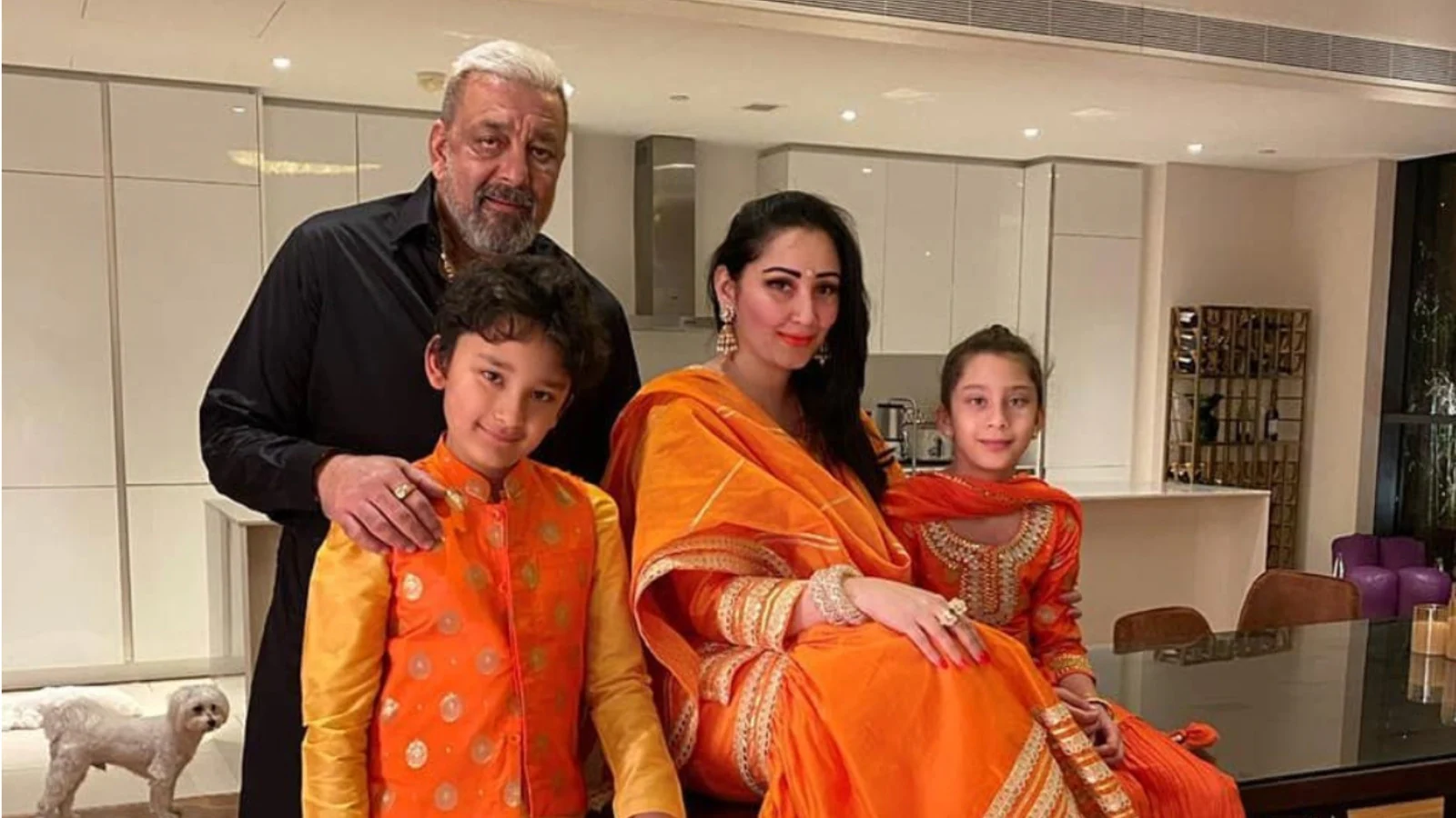 ₹295 करोड़ की दुनिया: संजय दत्त की लग्ज़री लाइफ, घर, गाड़ियां और बिज़नेस