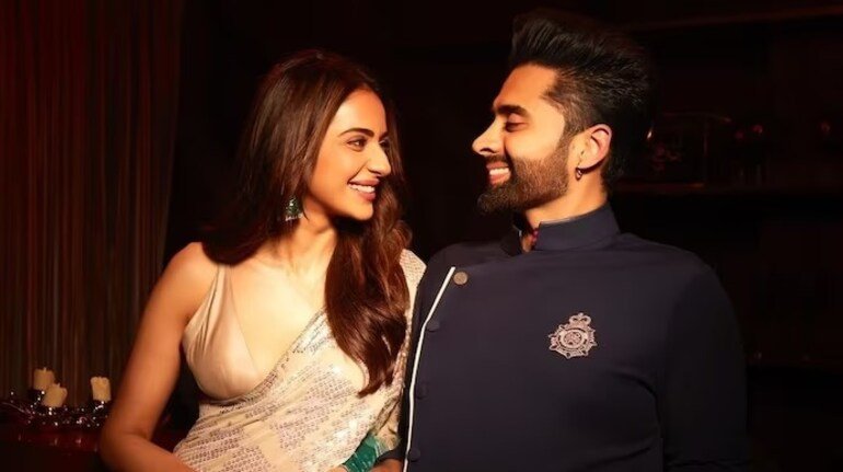 Rakul Preet और Jackky Bhagnani—फिल्म की असफलता में भी साथ निभाती एक मजबूत जोड़ी।