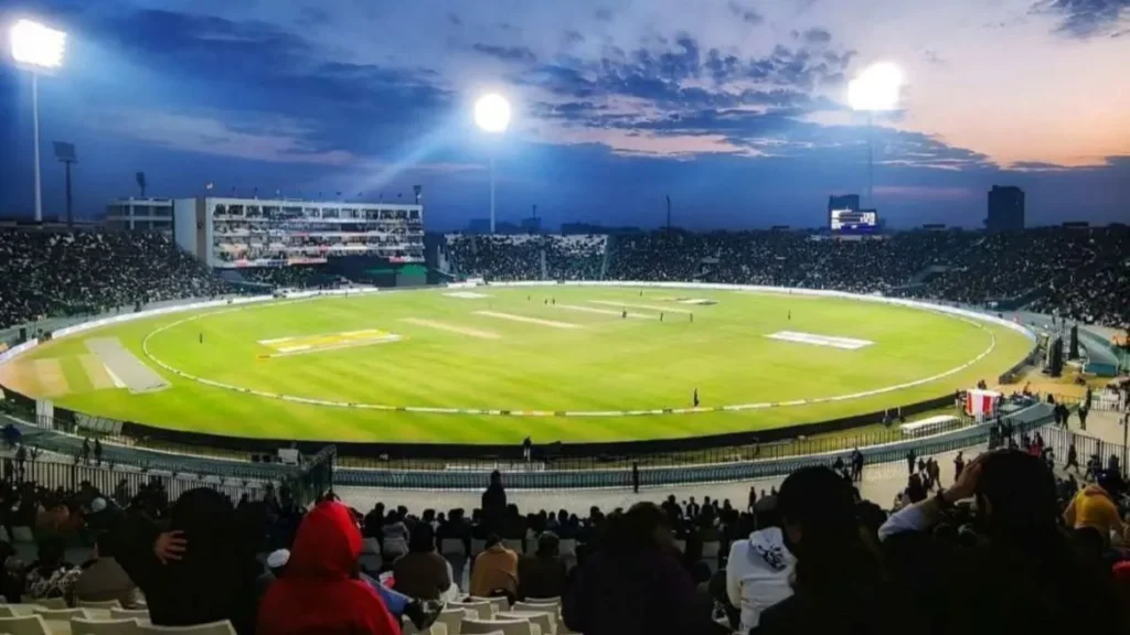 एशेज की गर्मी में इंग्लैंड टीम फिर विवादों में, एयरपोर्ट पर सिक्योरिटी और कैमरामैन की तीखी झड़प 32 ब्रिस्बेन एयरपोर्ट पर इंग्लैंड टीम की सिक्योरिटी और Channel 7 कैमरा ऑपरेटर के बीच हुआ विवाद