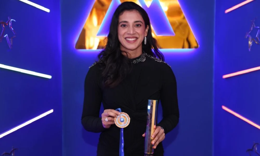 श्रीलंका के खिलाफ ऐतिहासिक पारी खेलते हुए स्मृति मंधाना, 10 हजार अंतरराष्ट्रीय रन पूरे करने के बाद जश्न के पल