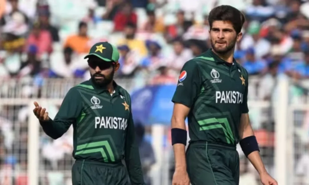 BBL के दौरान घुटने में चोट लगने के बाद मैदान से बाहर जाते Shaheen Afridi