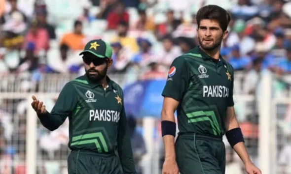 BBL के दौरान घुटने में चोट लगने के बाद मैदान से बाहर जाते Shaheen Afridi