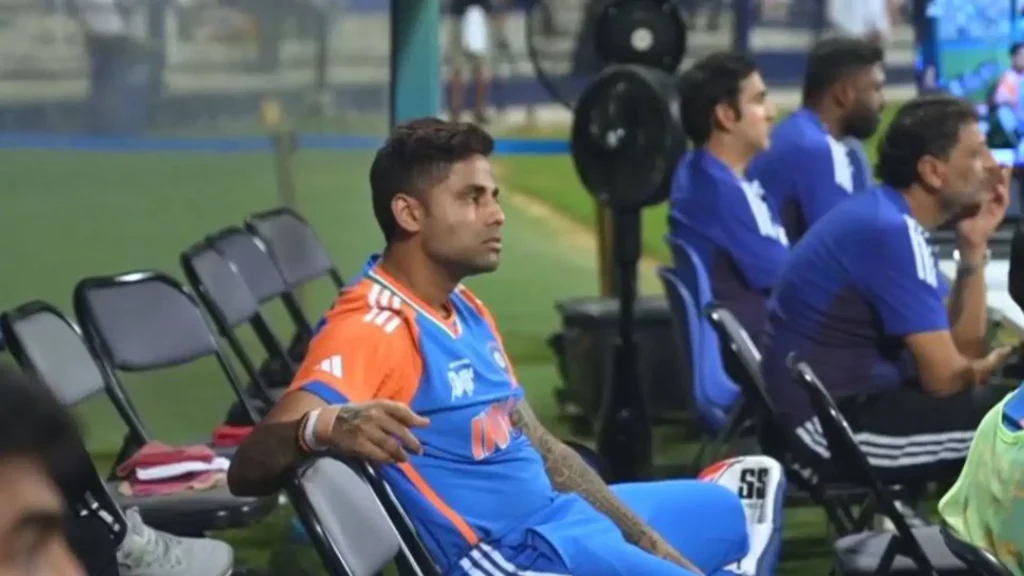 Dharamsala T20I के दौरान आउट होने के बाद Suryakumar Yadav, जिनकी फॉर्म पर सवाल उठ रहे हैं
