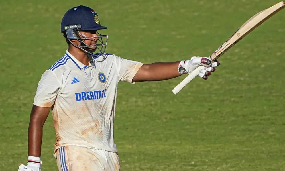 Vijay Hazare Trophy में Bihar के लिए खेलते हुए Vaibhav Suryavanshi ने 36 गेंदों में शतक जड़कर इतिहास रच दिया।