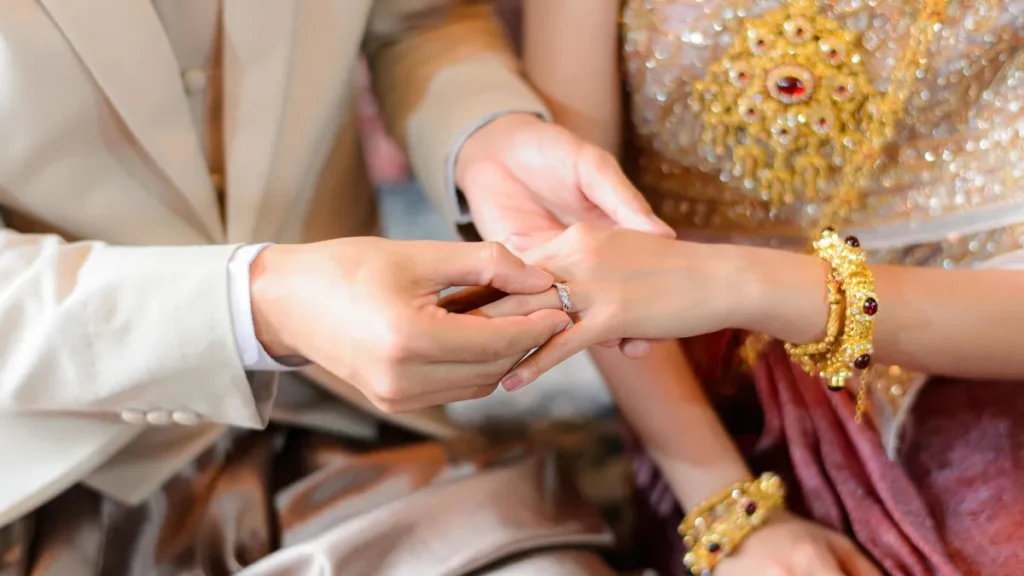 Bollywood Celebs Who Called Off Wedding After Engagement | Dainik Diary