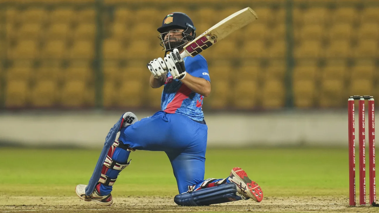 विदर्भ के खिलाफ जीत के बाद शतकवीर अभिषेक गोस्वामी और फिनिशर रिंकू सिंह का विजयी अंदाज