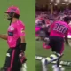 BBL मैच के दौरान Power Surge में छक्के लगाते Steve Smith, जबकि Babar Azam के साथ तनाव चर्चा में रहा