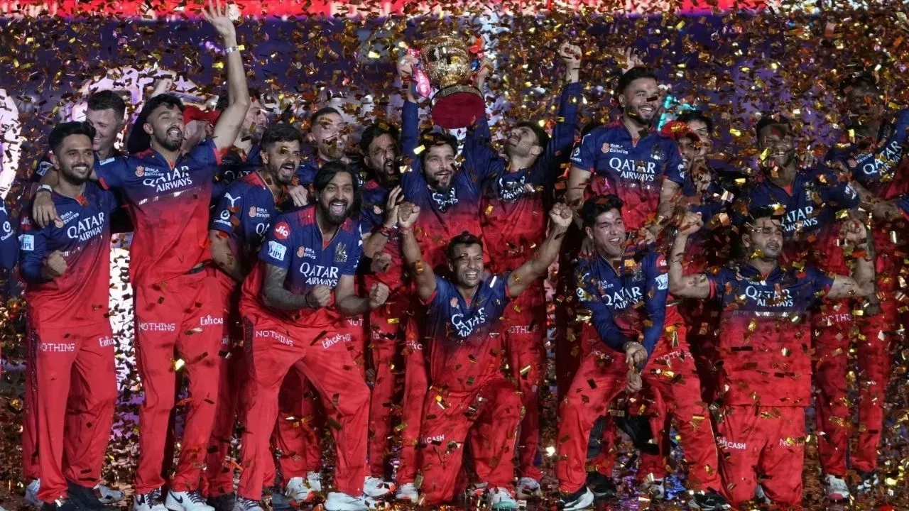 RCB Sale News: ₹17000 करोड़ में बिक सकती है रॉयल चैलेंजर्स बेंगलुरु
