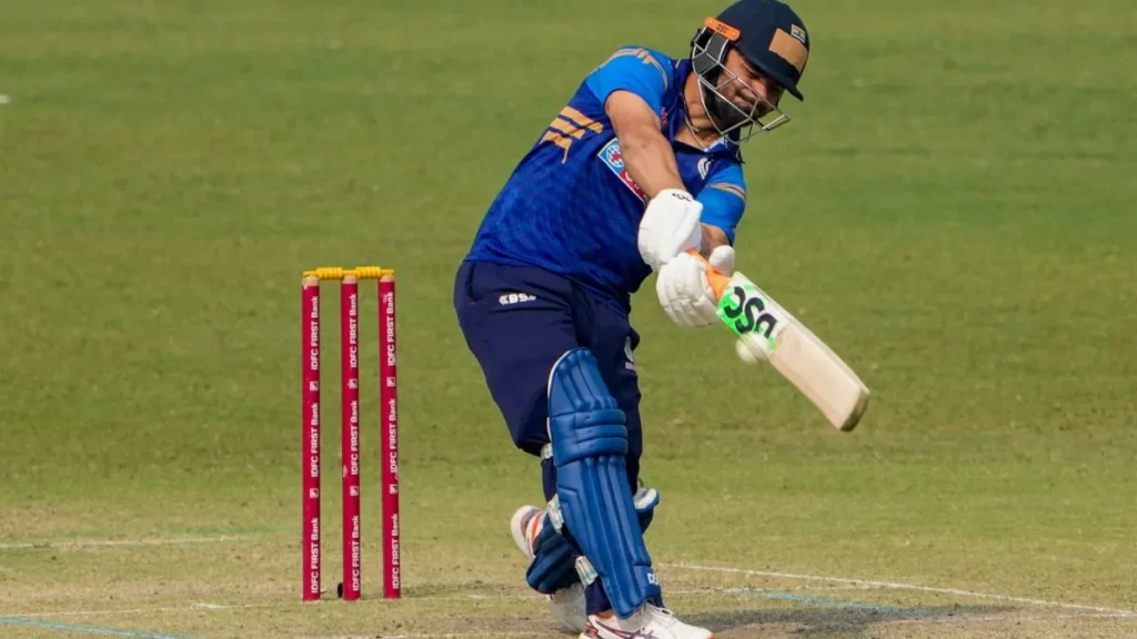 विदर्भ के खिलाफ जीत के बाद शतकवीर अभिषेक गोस्वामी और फिनिशर रिंकू सिंह का विजयी अंदाज
