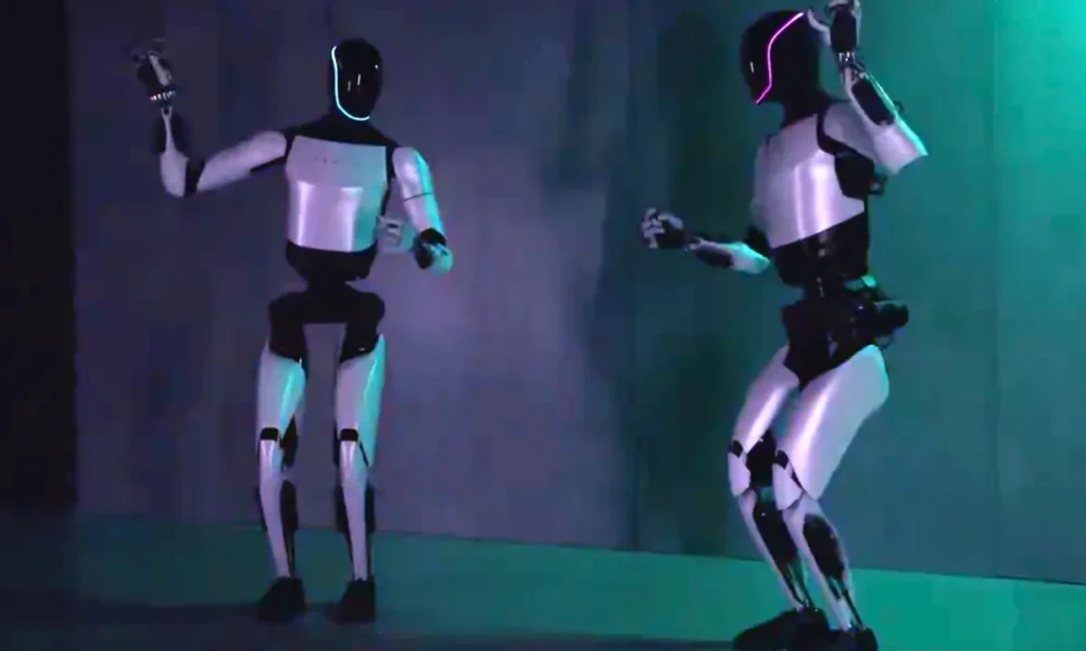 Elon Musk का Optimus रोबोट के साथ डांस | Tesla Robot Viral Video