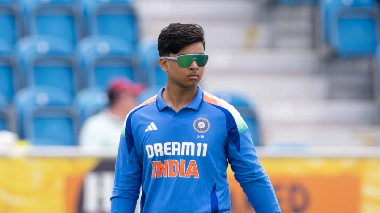 यूथ ODI में रिकॉर्डतोड़ शतक लगाने के बाद जश्न मनाते वैभव सूर्यवंशी