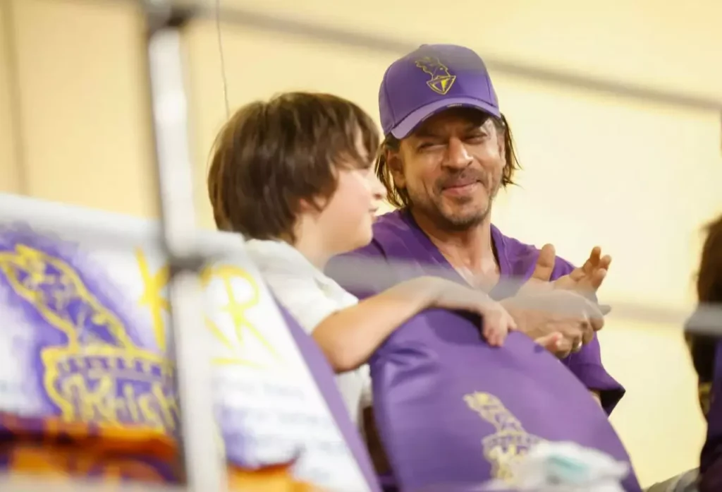 जब शाहरुख खान ने वसीम अकरम की गुजारिश पर मंगवाया प्राइवेट प्लेन – KKR की अनसुनी कहानी