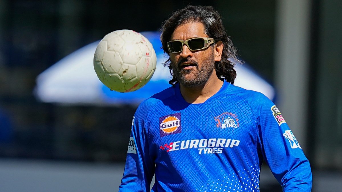 धोनी की सीख से चमके सोहैब खान, UAE की कनाडा पर यादगार जीत