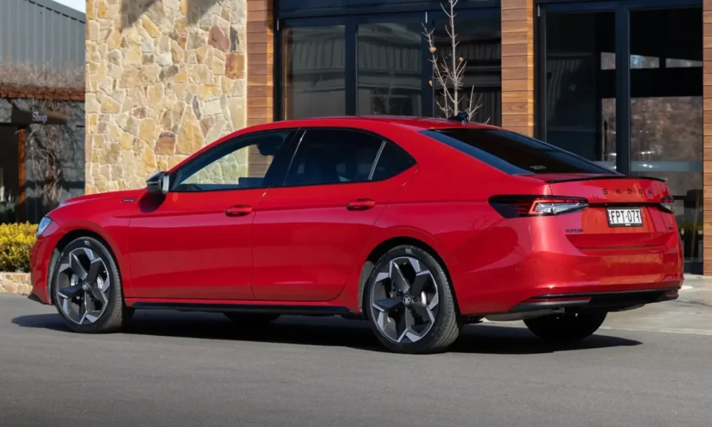 Skoda Superb 2026 — प्रस्तावित ₹50 लाख कीमत और अपडेटेड फीचर्स के साथ भारत में आ रही है