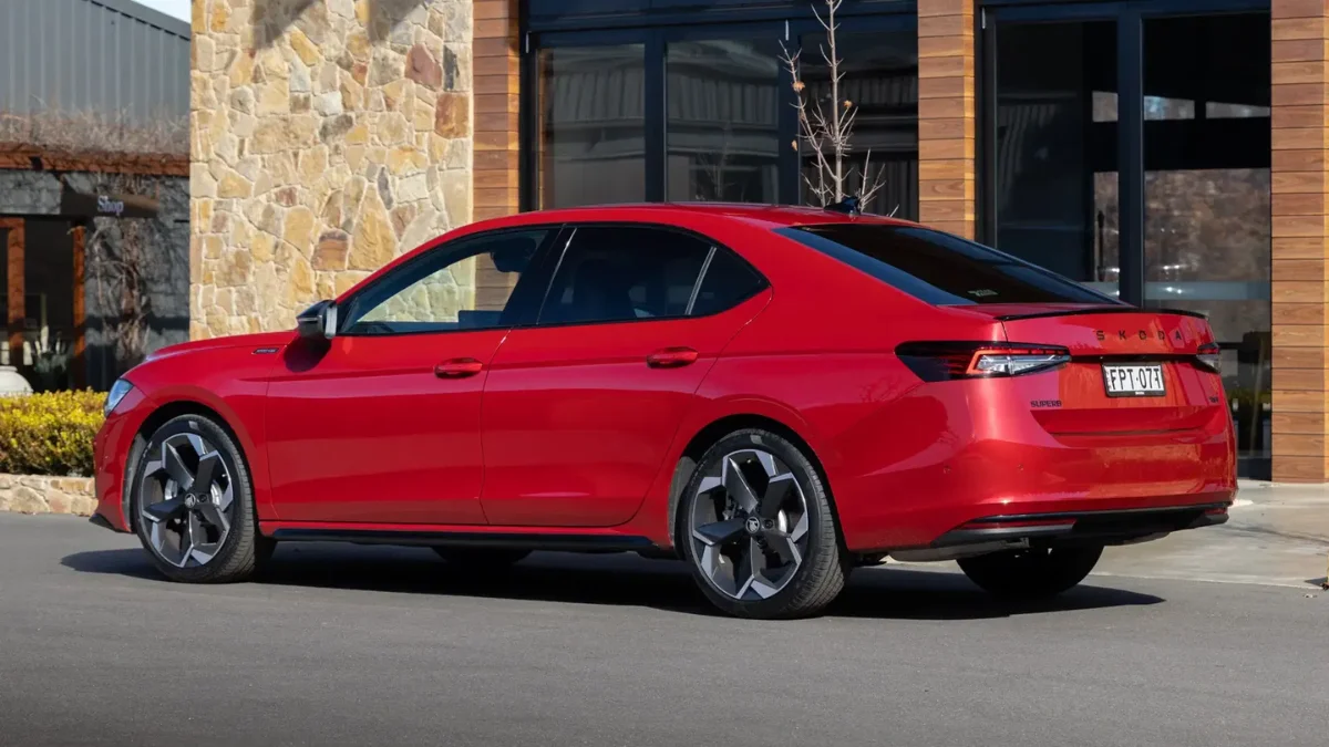 Skoda Superb 2026 — प्रस्तावित ₹50 लाख कीमत और अपडेटेड फीचर्स के साथ भारत में आ रही है